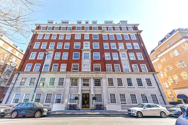 Flat for sale in George Street, London