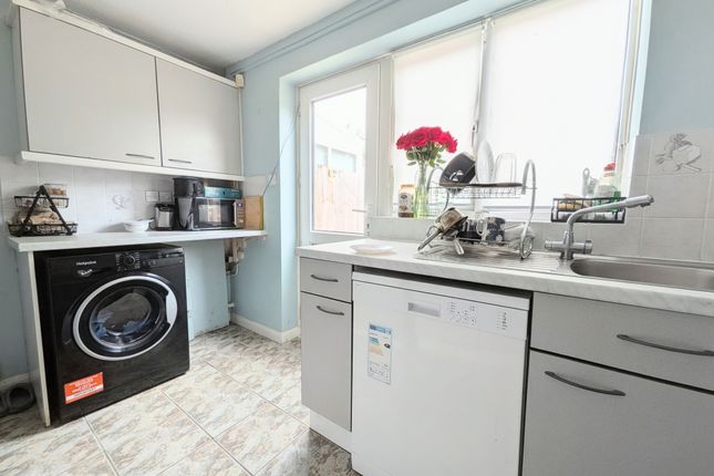52, Aylesbury photo 5
