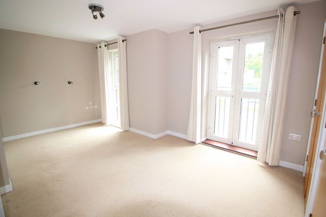 Flat for sale in Godstone Road, Caterham