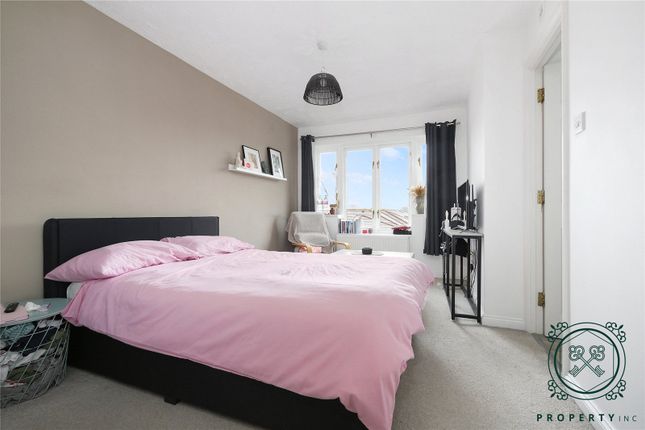 Myddleton Avenue, London photo 4