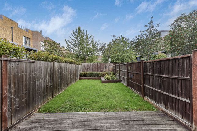 187 Bromyard Avenue, London photo 4