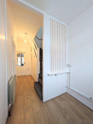 Terraced house to rent in Berkshire Gardens, London
