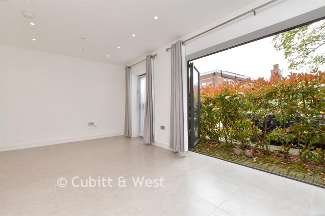 1-bed flat on Cornia House, Grovelands Road, Purley, £220,000