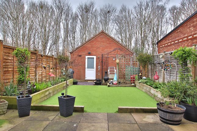 63, Graylag Crescent, Tewkesbury photo 2