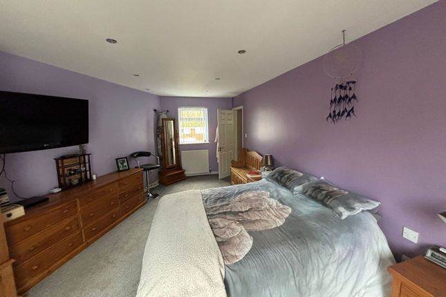 42 St. Peters Park, Aldershot photo 5