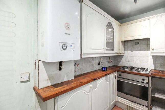 22, Edmund Road, Rainham photo 4