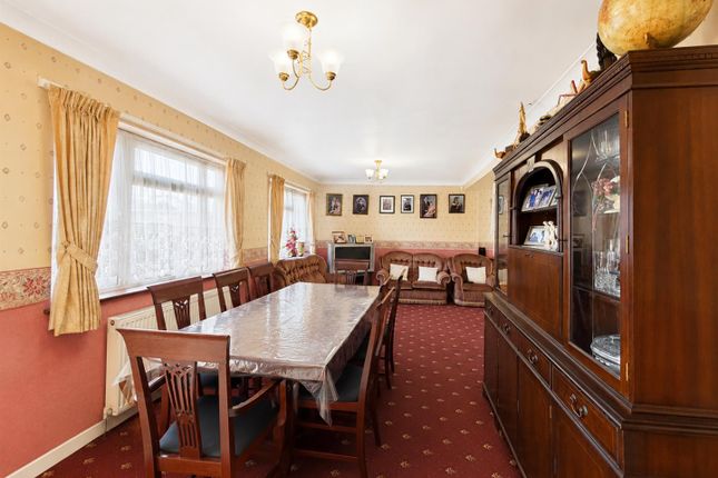 3, Prestwick Close, Norwood Green photo 4
