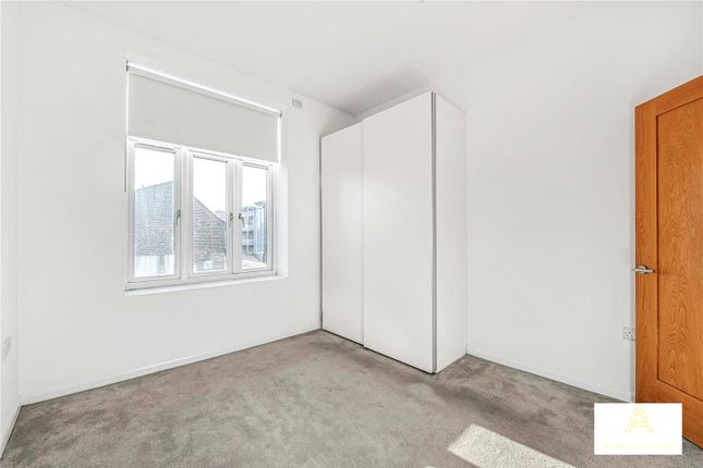 Flat to rent in Church, London