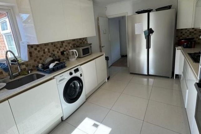 Latimer Close, Pinner photo 4