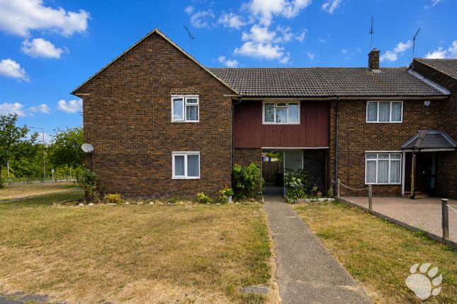 336, The Knares, Basildon photo 2