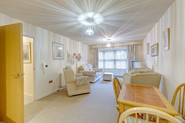 11 Grove Court, Worksop photo 3