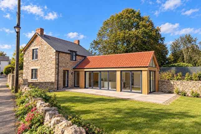 4-bed detached on Magor, Caldicot, £625,000