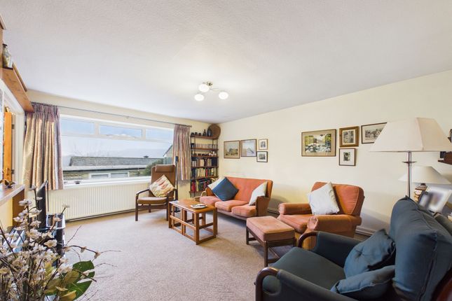 2 Moorside Close, Matlock photo 2