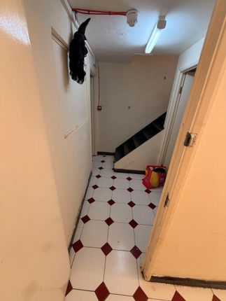 Complete Basement To Rent, Graham Road, Hackney photo 3