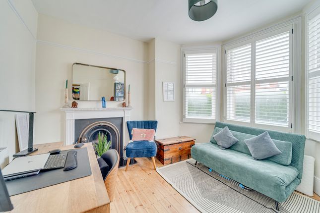 Flat for sale in North View Road, London