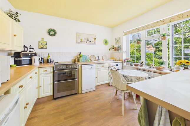 45, Yew Tree Rise, Reading photo 2
