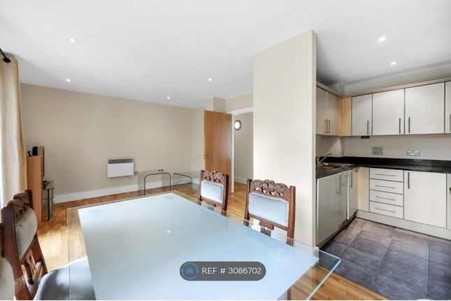 Grosvenor Court Wharf Lane, London photo 3