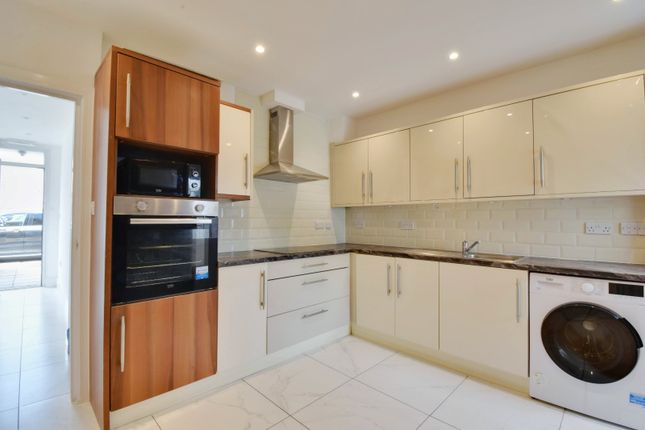 69, Cardiff Road, Hertfordshire photo 3