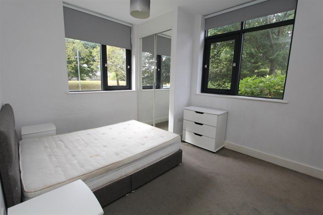 12 Park House Dawsons Square Pudsey, Pudsey photo 5