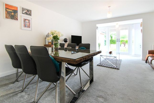 18, Great North Close, West Yorkshire photo 4