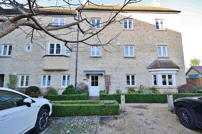 Thumbnail Flat for sale in Charter Place, Witney