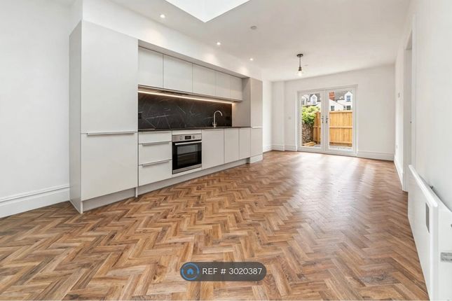 Apartment, Cathedral Road, Cardiff photo 4