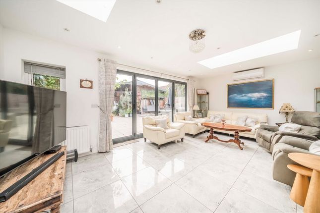 138, Tolworth Rise South, Surbiton photo 4