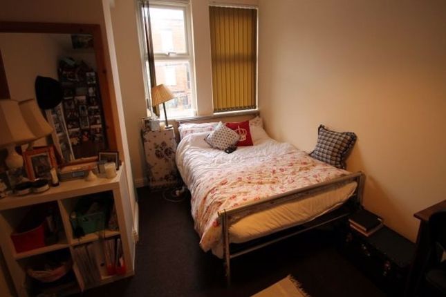 A Bright And Well-Maintained Double Bedroom Featur...