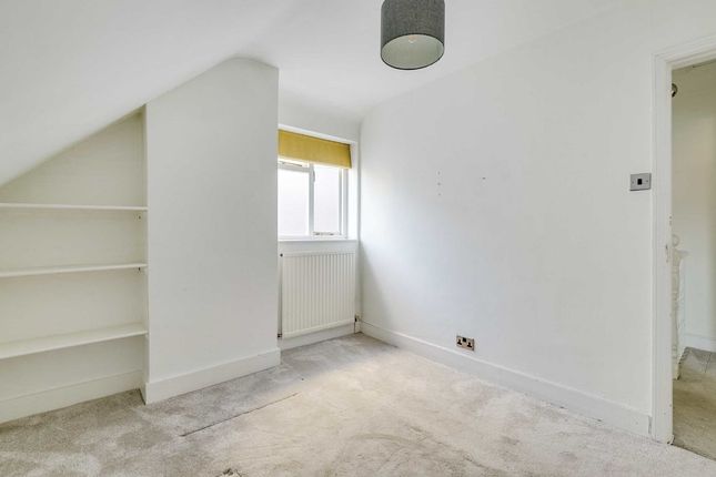 Flat to rent in Fairlawn Avenue, London