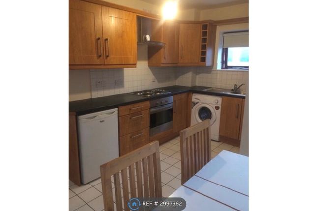 Flat, Rowan Court Garnies Close, London photo 5