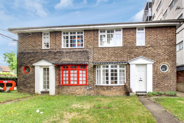 Flat to rent in Fyfield Road, Enfield