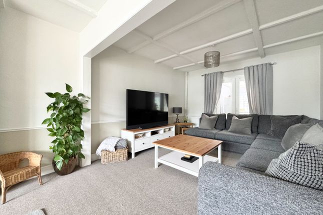 7, Woodlands Road, Nash Mills, Hemel Hempstead photo 4
