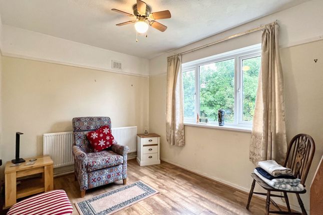 11 Fron Heulog, Bridgend photo 4