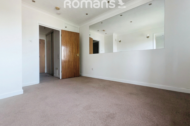 Flat 26, Kingfisher Court, High Wycombe photo 2