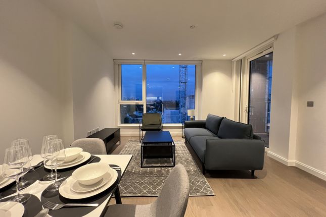 Flat to rent in Oval Village, London