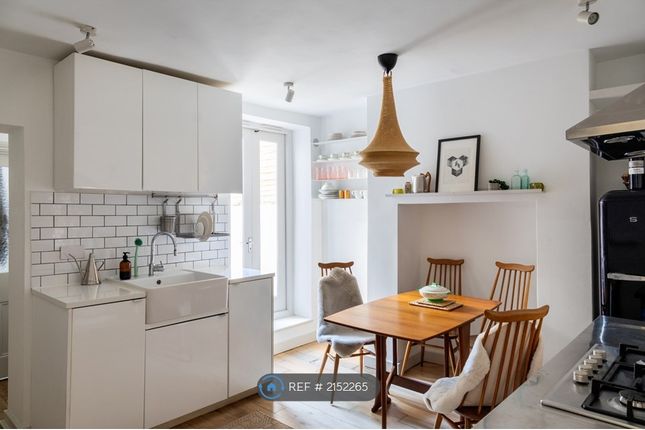 Maisonette to rent in Brookfield Road, London