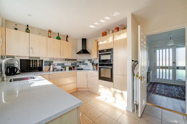 19 Warren Croft, Pulborough photo 3