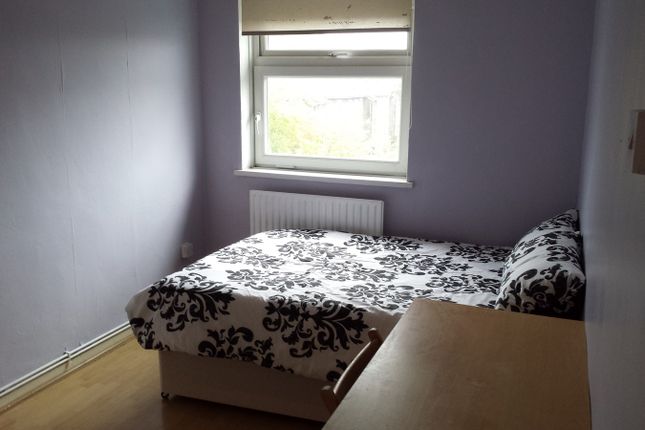 Thumbnail Studio to rent in Barents House, Stepney Green, London