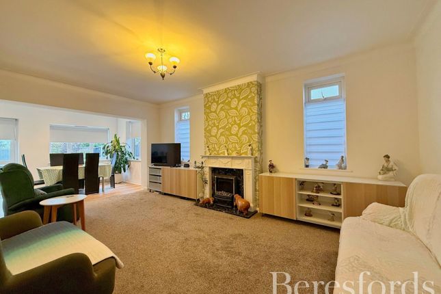 58, Vicarage Road, Hornchurch photo 4
