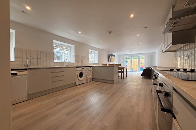 8-bed terraced on 41, Wyeverne Road, Cardiff, £4,880/mo