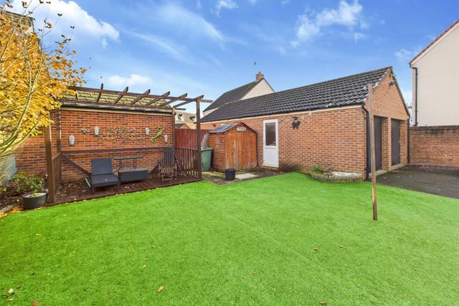 2, Lyneham Drive, Gloucester photo 4