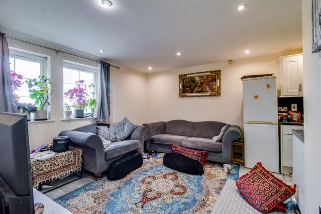 2 Yew Tree Mews photo 4