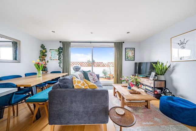 Flat for sale in Clifton Avenue, London