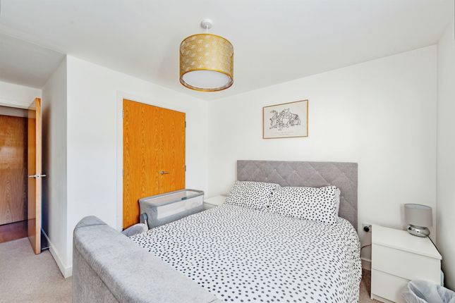 Flat for sale in Nailsworth Crescent, Merstham, Redhill