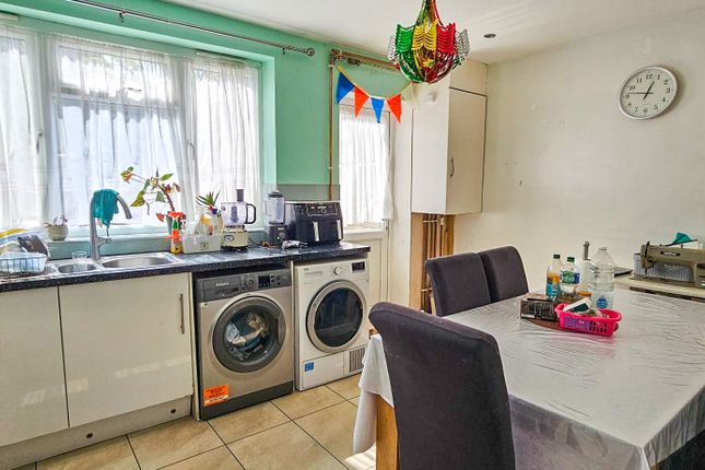 13 Sark Walk,, Canning Town, London photo 5