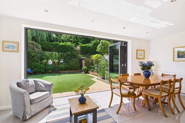 4, Atfield Grove, Surrey photo 4