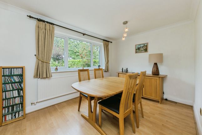 12, The Burrows, Northwich photo 3