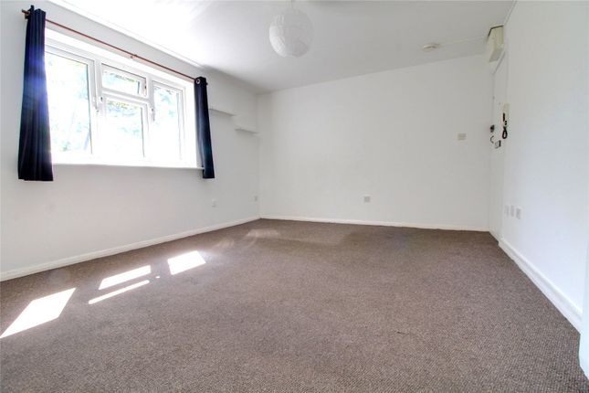 27, Tempsford Close, Middlesex photo 3