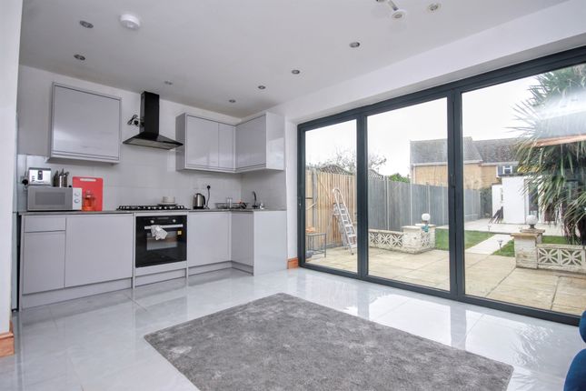 Thumbnail Terraced house for sale in Eastbrook Way, Portslade, Brighton