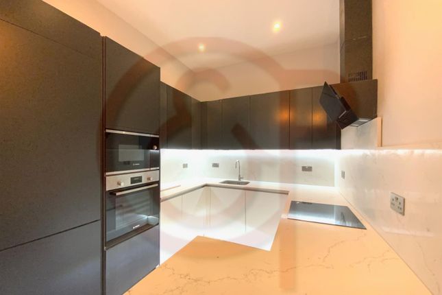 Flat 3, 118, Horn Lane, London photo 3